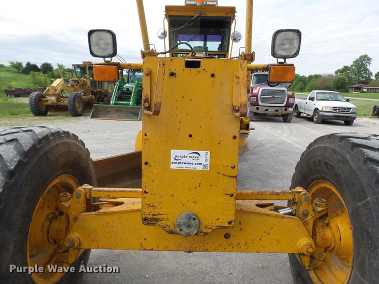 image for item DE7778 1988 John Deere 670B motor grader