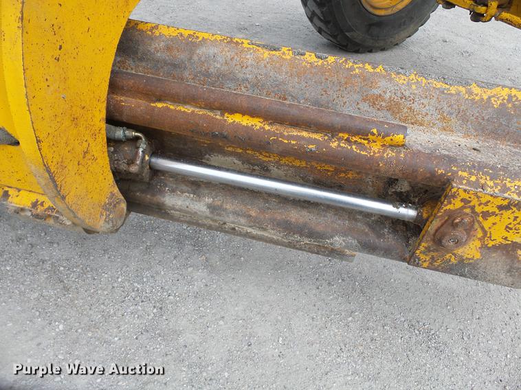 image for item DE7778 1988 John Deere 670B motor grader