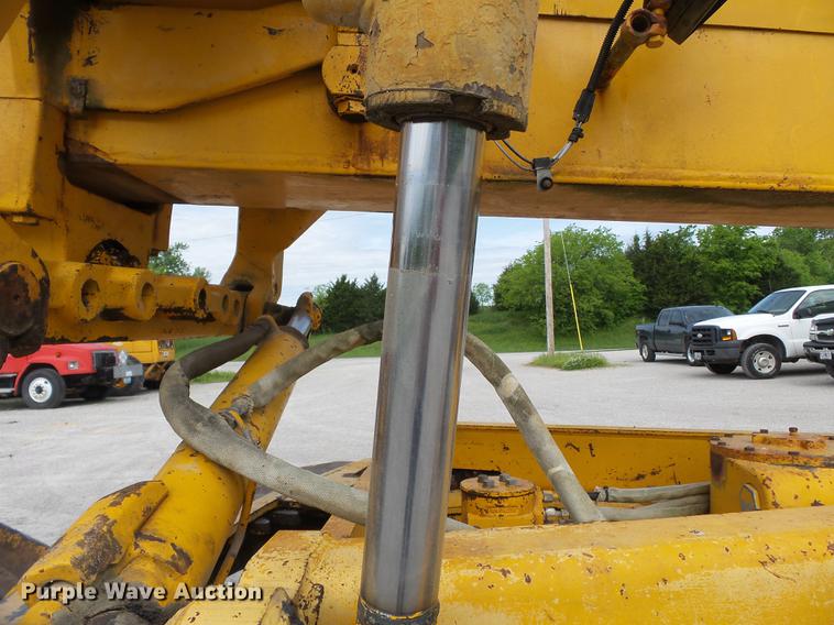 image for item DE7778 1988 John Deere 670B motor grader