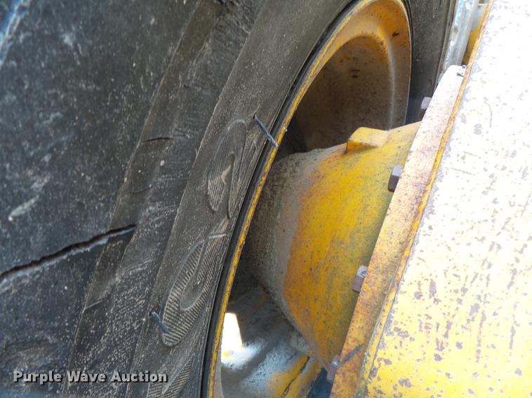 image for item DE7778 1988 John Deere 670B motor grader