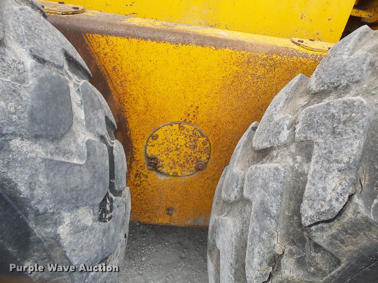 image for item DE7778 1988 John Deere 670B motor grader