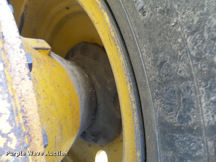 image for item DE7778 1988 John Deere 670B motor grader