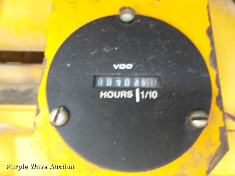 image for item DE7778 1988 John Deere 670B motor grader