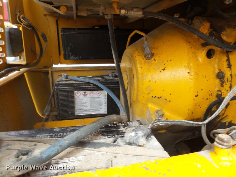 image for item DE7778 1988 John Deere 670B motor grader