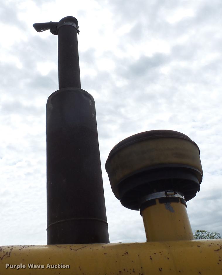 image for item DE7778 1988 John Deere 670B motor grader