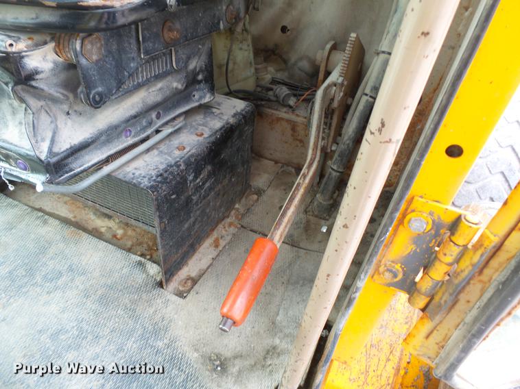 image for item DE7778 1988 John Deere 670B motor grader