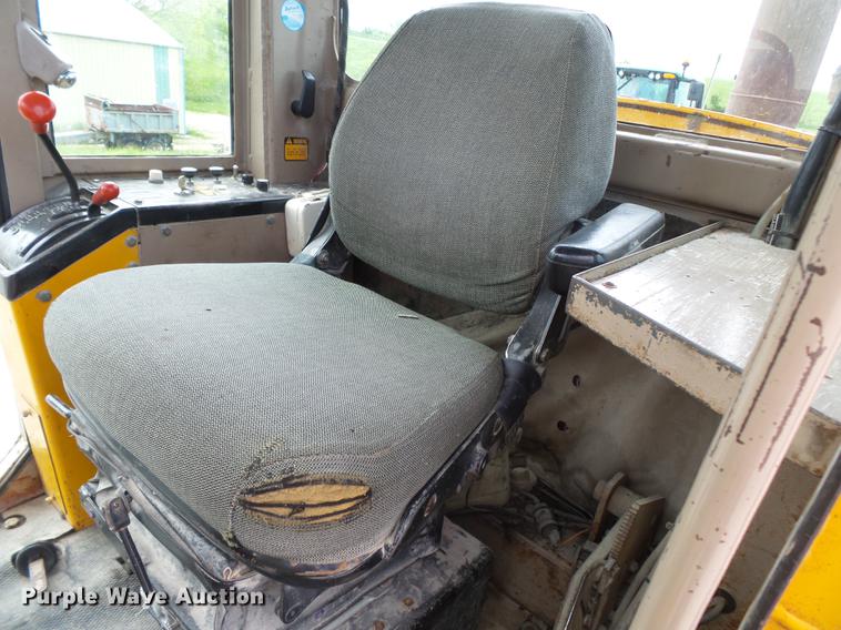 image for item DE7778 1988 John Deere 670B motor grader