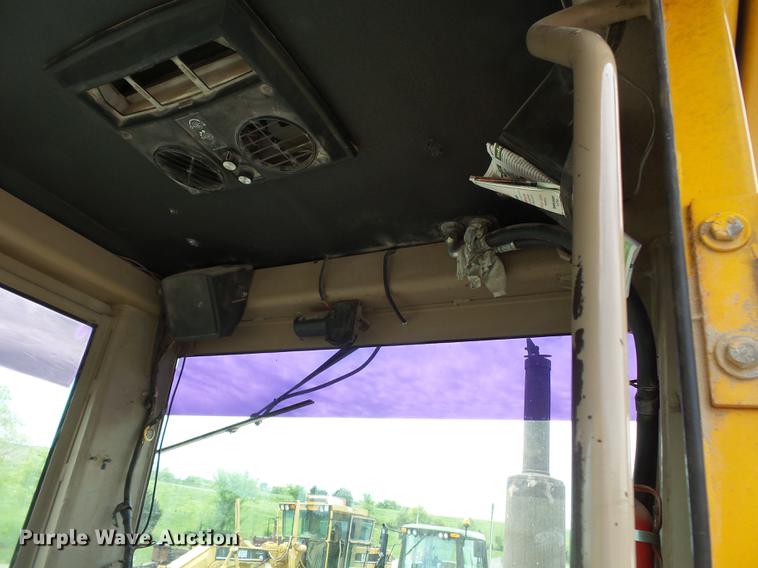 image for item DE7778 1988 John Deere 670B motor grader