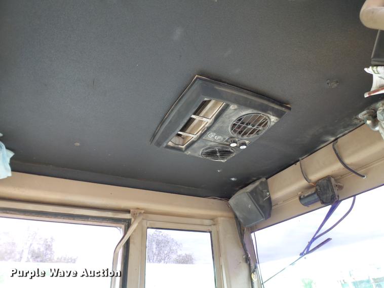 image for item DE7778 1988 John Deere 670B motor grader