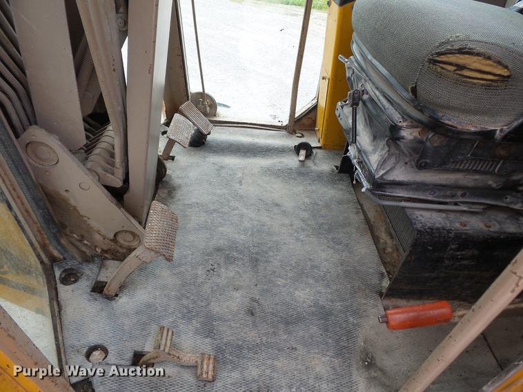 image for item DE7778 1988 John Deere 670B motor grader