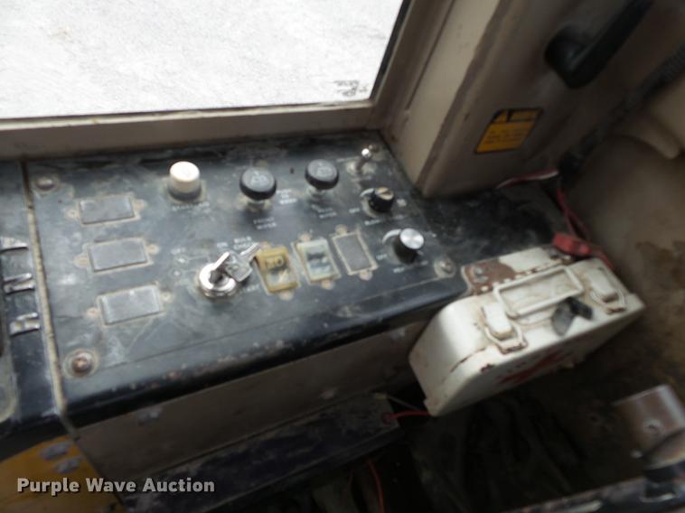 image for item DE7778 1988 John Deere 670B motor grader