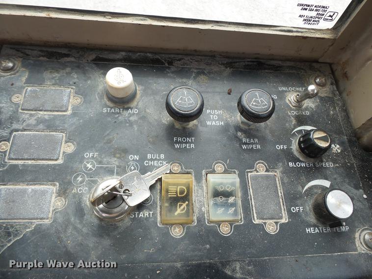 image for item DE7778 1988 John Deere 670B motor grader