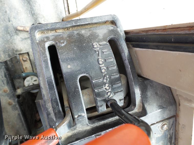 image for item DE7778 1988 John Deere 670B motor grader