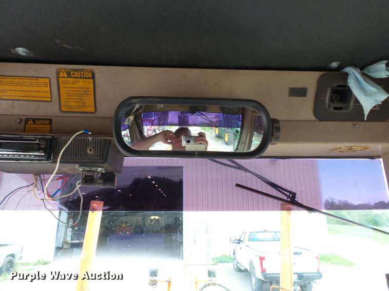 image for item DE7778 1988 John Deere 670B motor grader