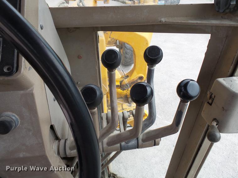 image for item DE7778 1988 John Deere 670B motor grader