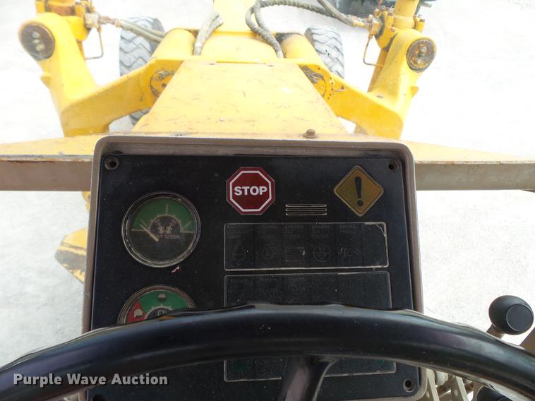 image for item DE7778 1988 John Deere 670B motor grader