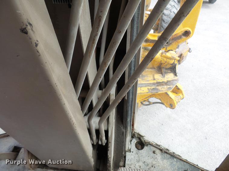 image for item DE7778 1988 John Deere 670B motor grader