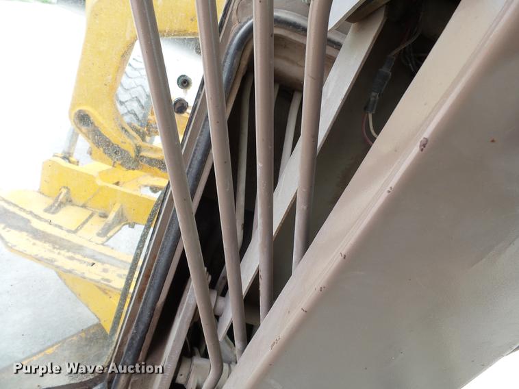 image for item DE7778 1988 John Deere 670B motor grader