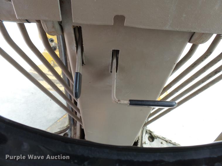 image for item DE7778 1988 John Deere 670B motor grader