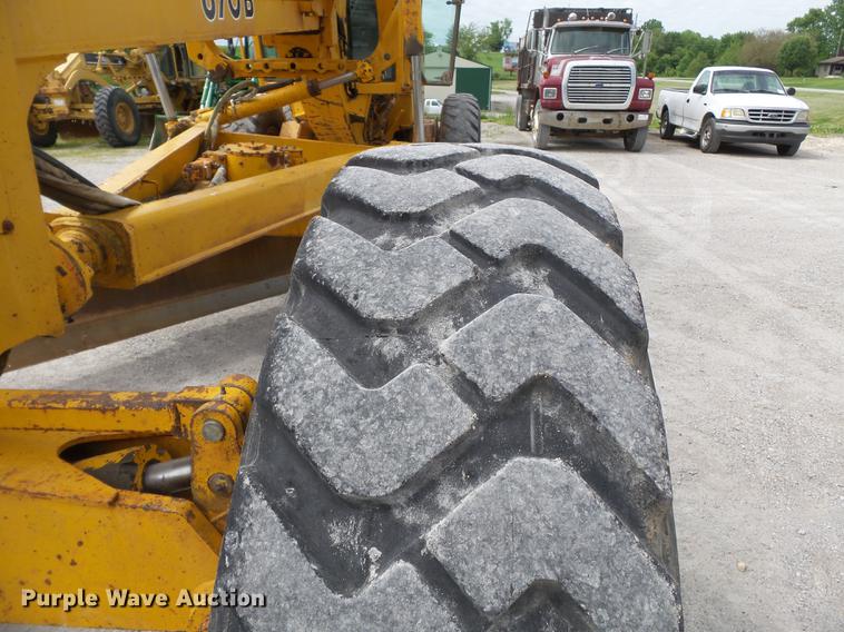 image for item DE7778 1988 John Deere 670B motor grader