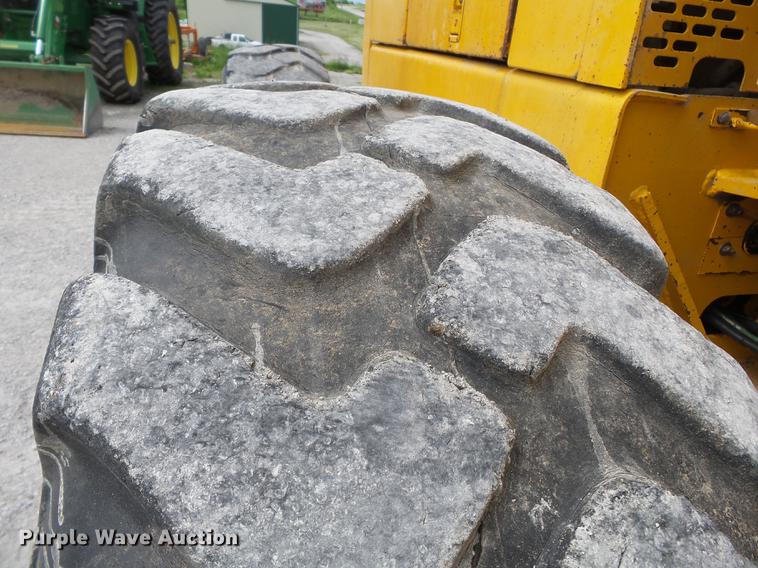 image for item DE7778 1988 John Deere 670B motor grader