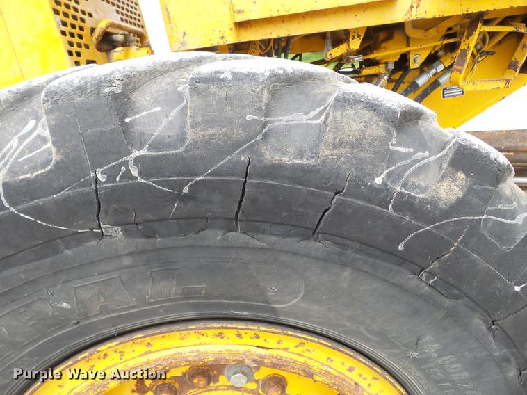 image for item DE7778 1988 John Deere 670B motor grader