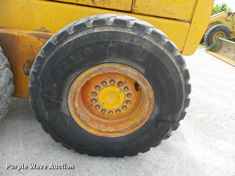 image for item DE7778 1988 John Deere 670B motor grader