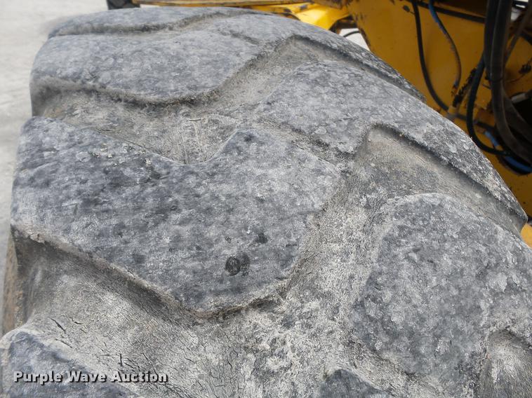 image for item DE7778 1988 John Deere 670B motor grader