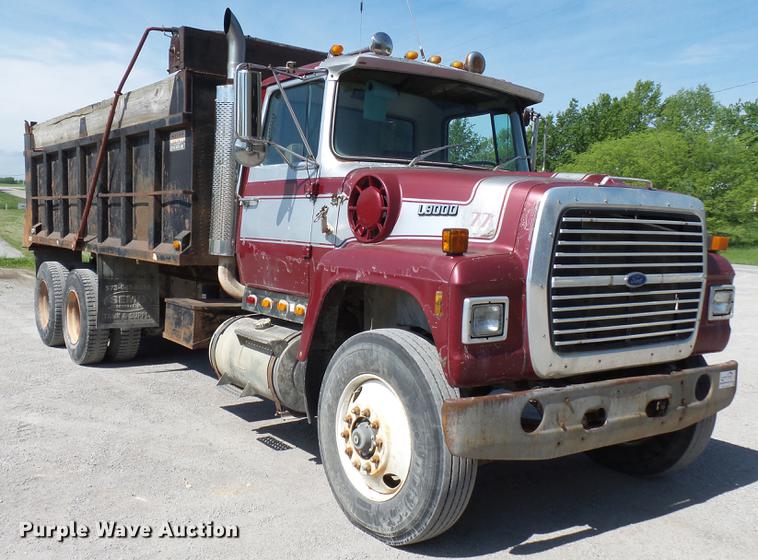 image for item DE7779 1988 Ford L9000 dump truck