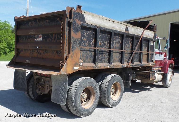 image for item DE7779 1988 Ford L9000 dump truck