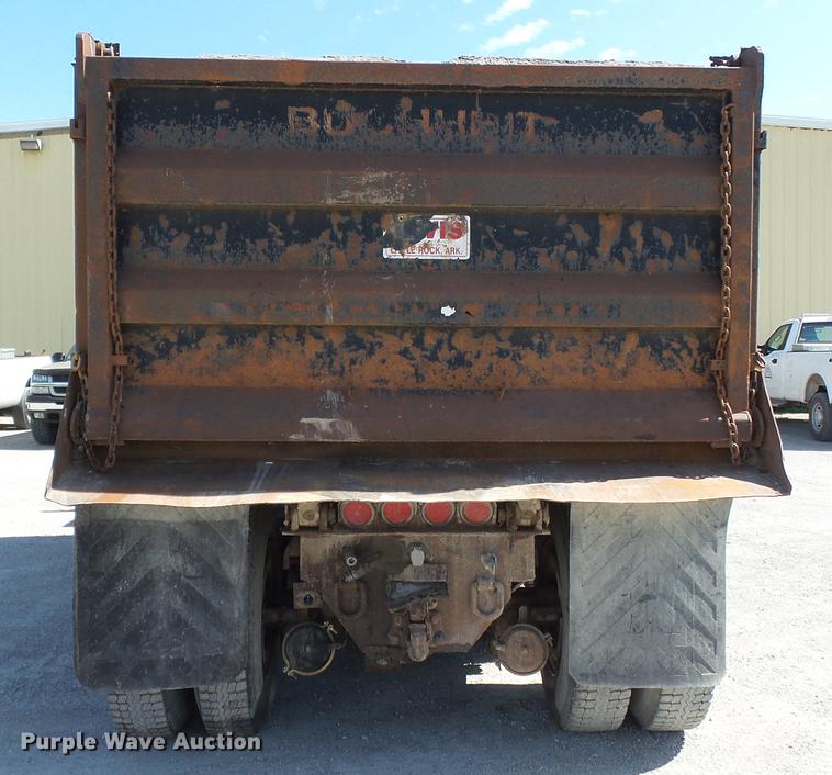 image for item DE7779 1988 Ford L9000 dump truck