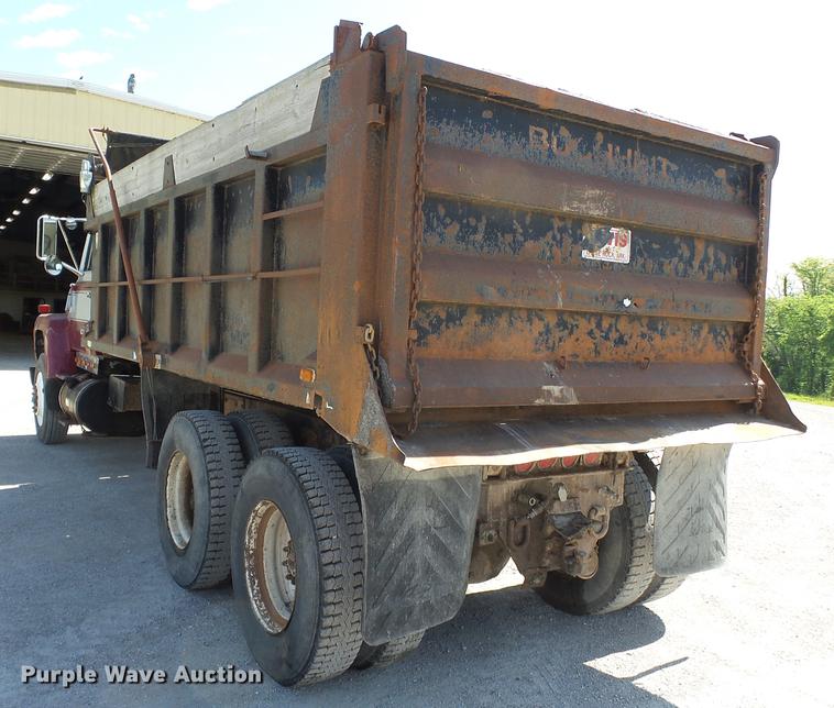 image for item DE7779 1988 Ford L9000 dump truck
