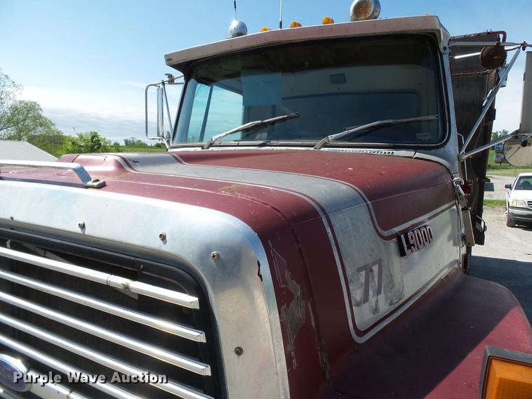 image for item DE7779 1988 Ford L9000 dump truck