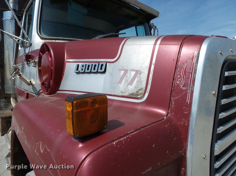 image for item DE7779 1988 Ford L9000 dump truck