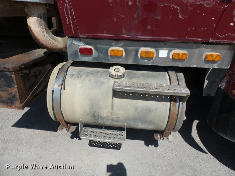 image for item DE7779 1988 Ford L9000 dump truck