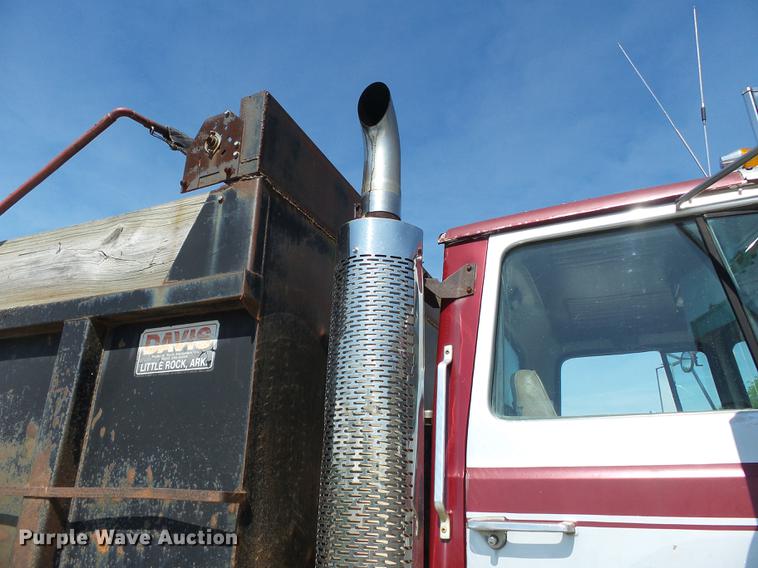 image for item DE7779 1988 Ford L9000 dump truck