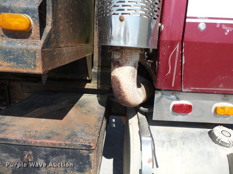 image for item DE7779 1988 Ford L9000 dump truck