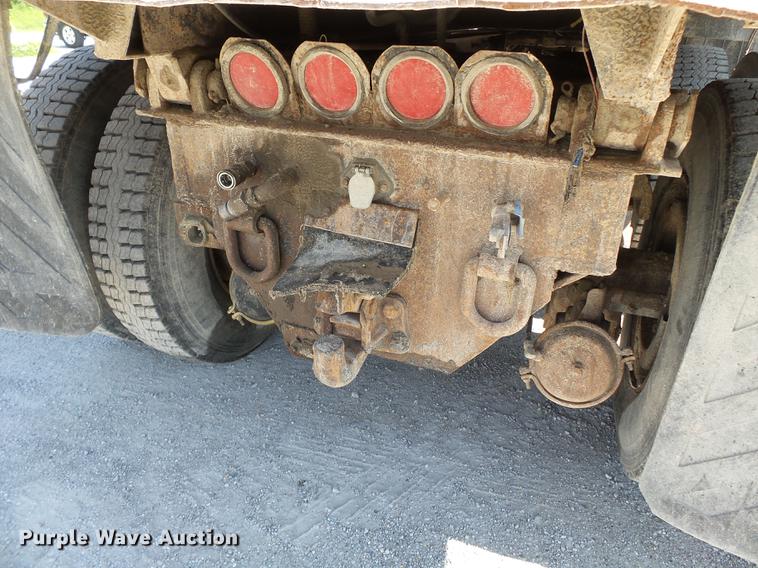 image for item DE7779 1988 Ford L9000 dump truck