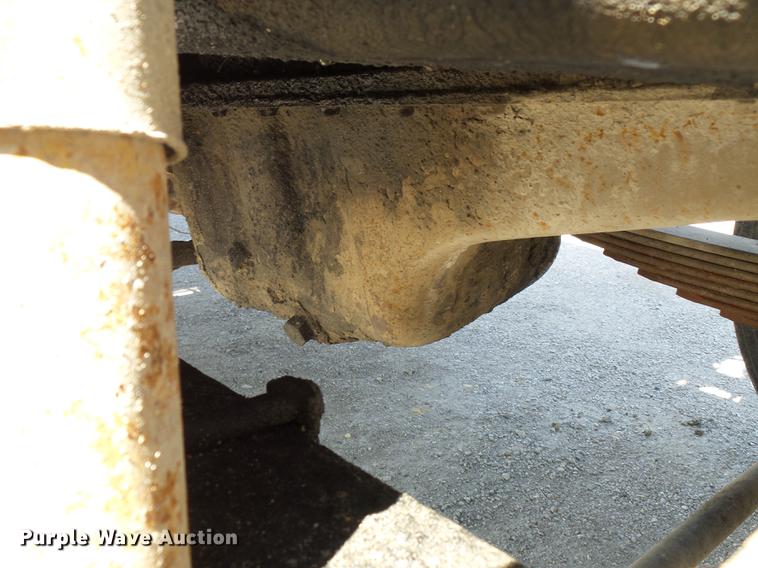 image for item DE7779 1988 Ford L9000 dump truck