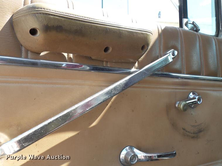 image for item DE7779 1988 Ford L9000 dump truck