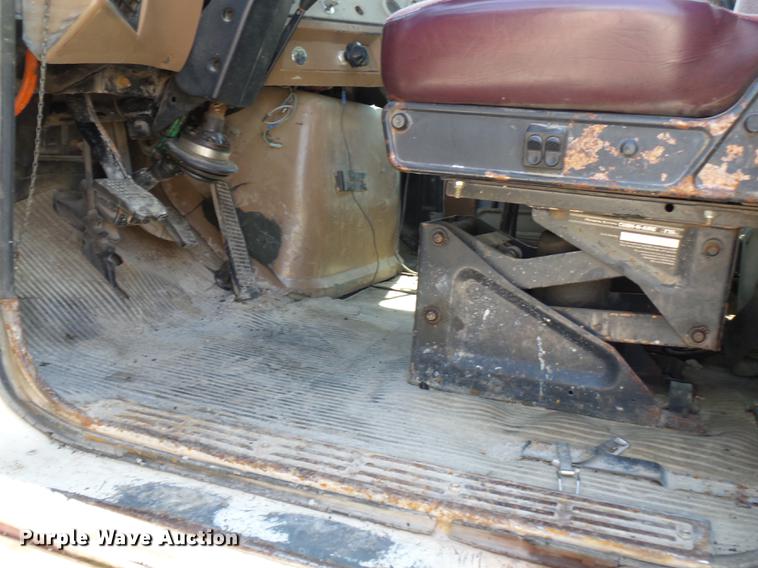 image for item DE7779 1988 Ford L9000 dump truck