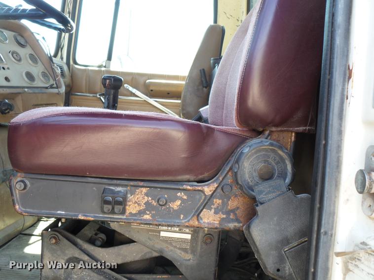 image for item DE7779 1988 Ford L9000 dump truck