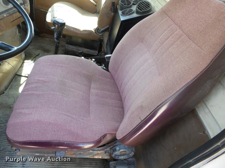 image for item DE7779 1988 Ford L9000 dump truck