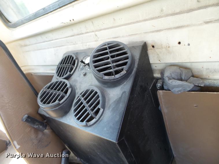 image for item DE7779 1988 Ford L9000 dump truck