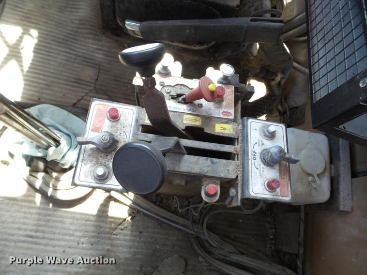 image for item DE7779 1988 Ford L9000 dump truck