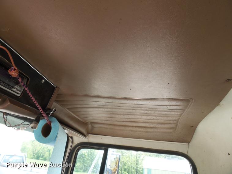 image for item DE7779 1988 Ford L9000 dump truck