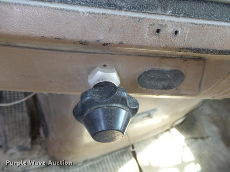 image for item DE7779 1988 Ford L9000 dump truck