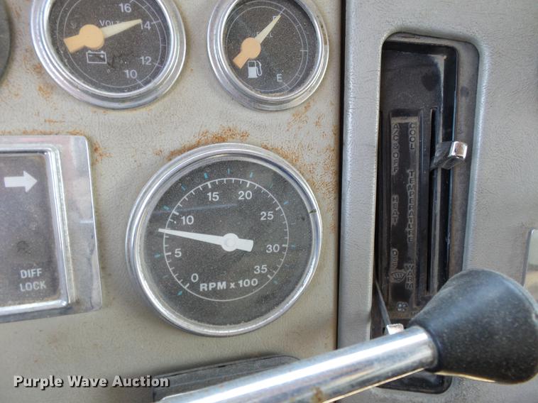 image for item DE7779 1988 Ford L9000 dump truck