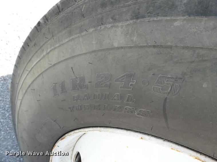 image for item DE7779 1988 Ford L9000 dump truck