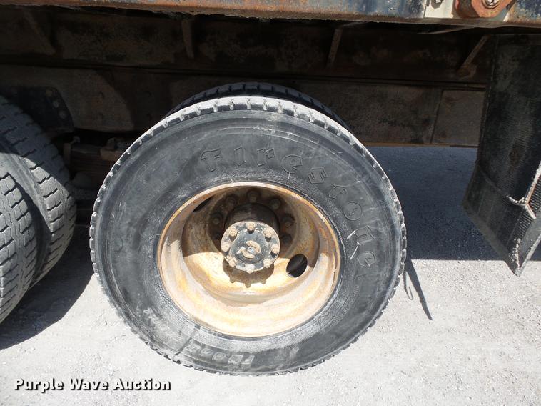 image for item DE7779 1988 Ford L9000 dump truck